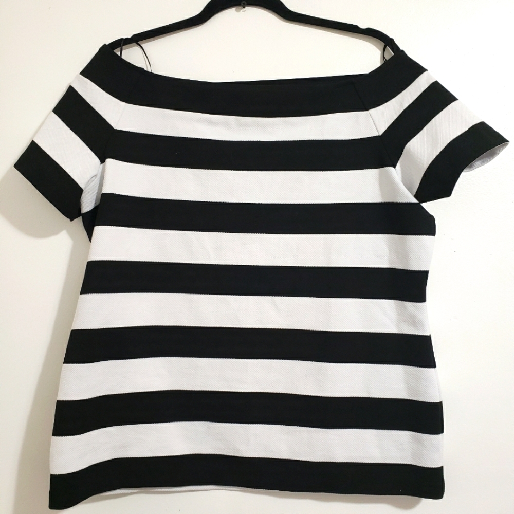 ⭐️ 3/$18⭐️ Classic off the shoulder Black and White Striped Top
